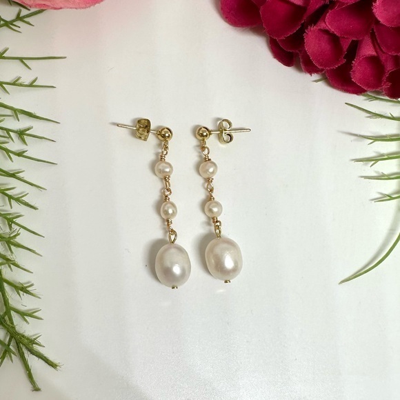 Saval Jewelry Jewelry - NEW⚜️Baroque Freshwater Pearl Hand Linked Dangly Earrings